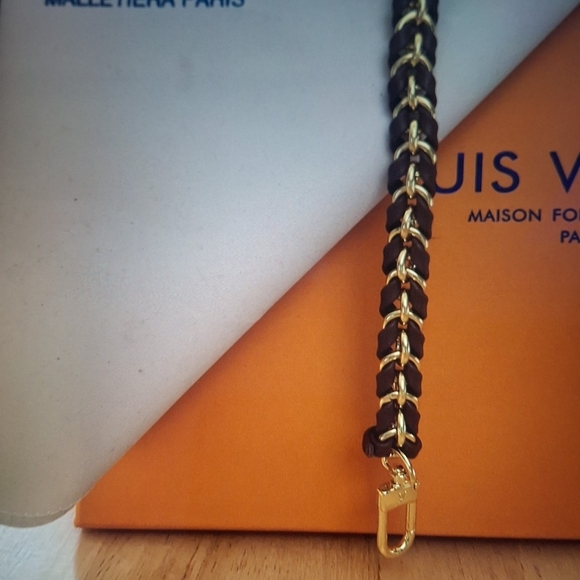 Louis Vuitton Blue Monogram Canvas and Tan Accent Shoulder Bag - Picture 7 of 9